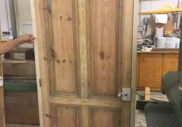 Ferrage de vielle porte dans cadre bois neuf